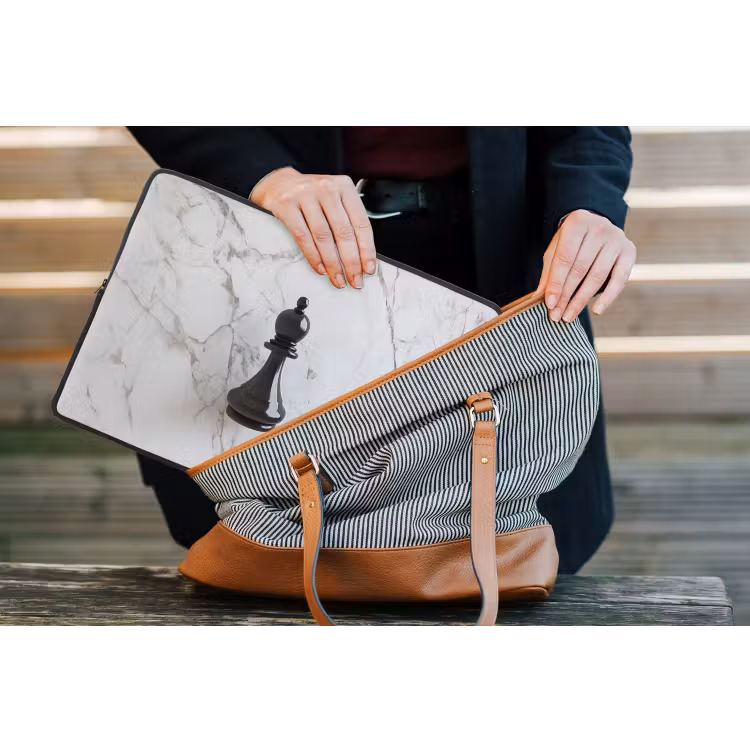 Schaakstuk - Loper - Zwart - Marmer laptophoes neopreen klein -tas