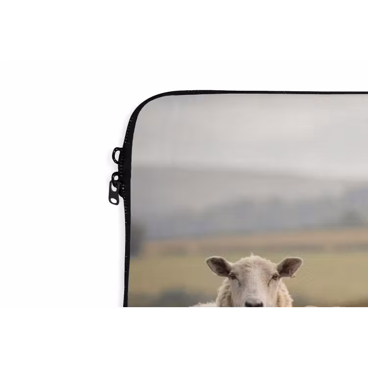 Schapen - Weidenlandschap - Heuvels laptophoes neopreen klein -detail