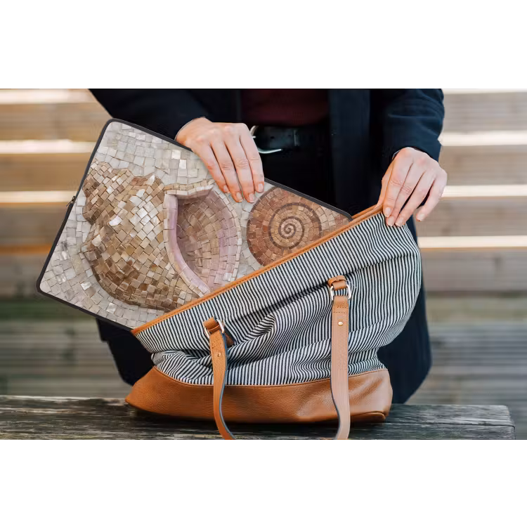 Schelp - Mozaïek - Zee - Beige - Modern laptophoes neopreen klein -tas