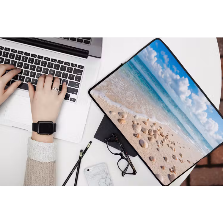 Schelpen - Strand - Natuur - Beige laptophoes neopreen klein -bureau