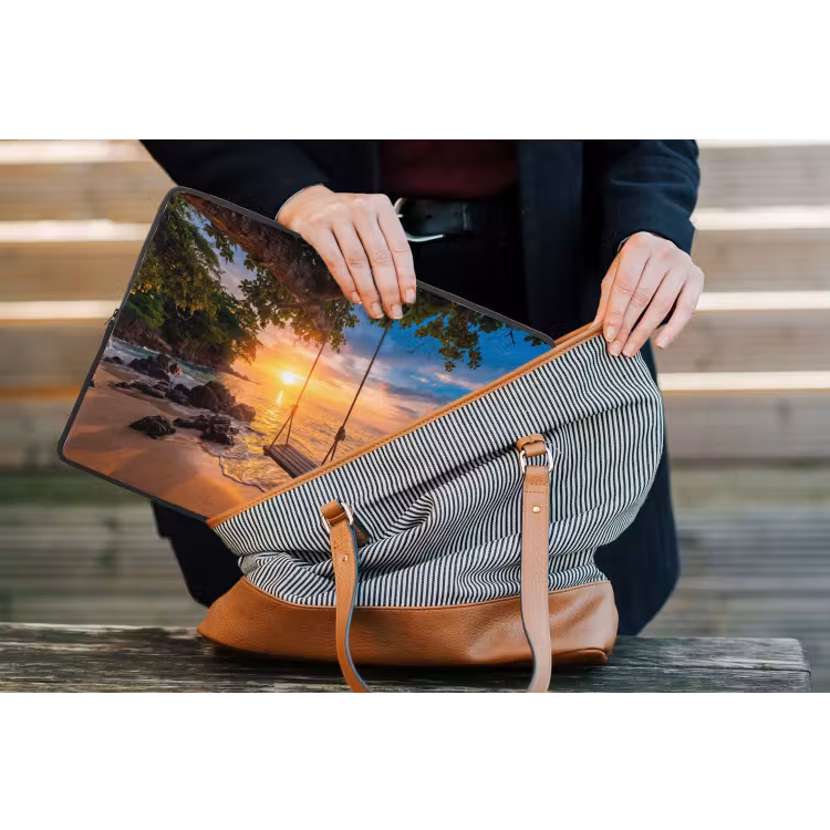 Schommel - Strand - Zonsondergang - Natuur - Oranje laptophoes neopreen klein -tas