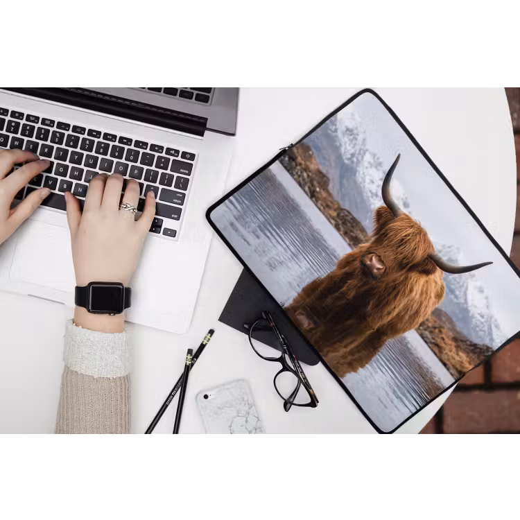 Schotse hooglander - Bruin - Water laptophoes neopreen klein -bureau