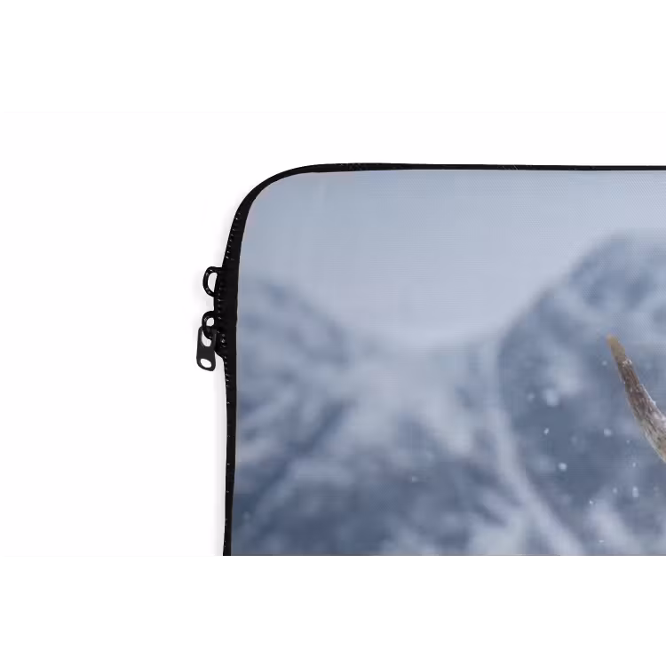 Schotse Hooglander - Sneeuw - Bergen - Winter laptophoes neopreen klein -detail