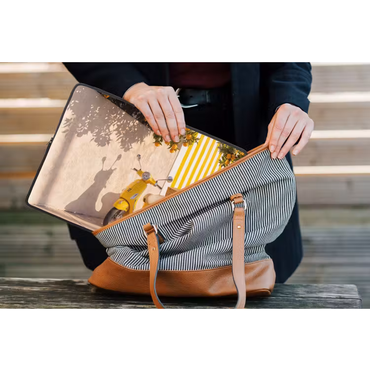Scooter - Natuur - Zomer - Geel - Mediterraan laptophoes neopreen klein -tas