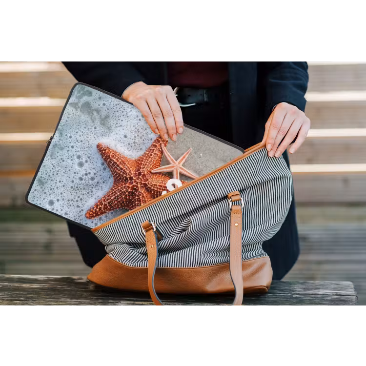 Sea you soon - Zeester - Zee laptophoes neopreen klein -tas