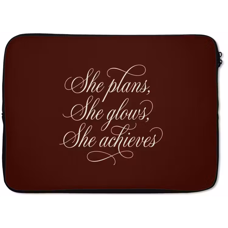 She plans she glows she achieves - Rood - Cursief laptophoes neopreen klein -zkaufland3dotto