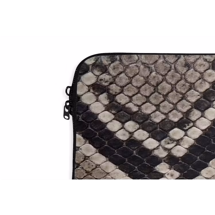 Slangenleer - Patroon - Beige laptophoes neopreen klein -detail