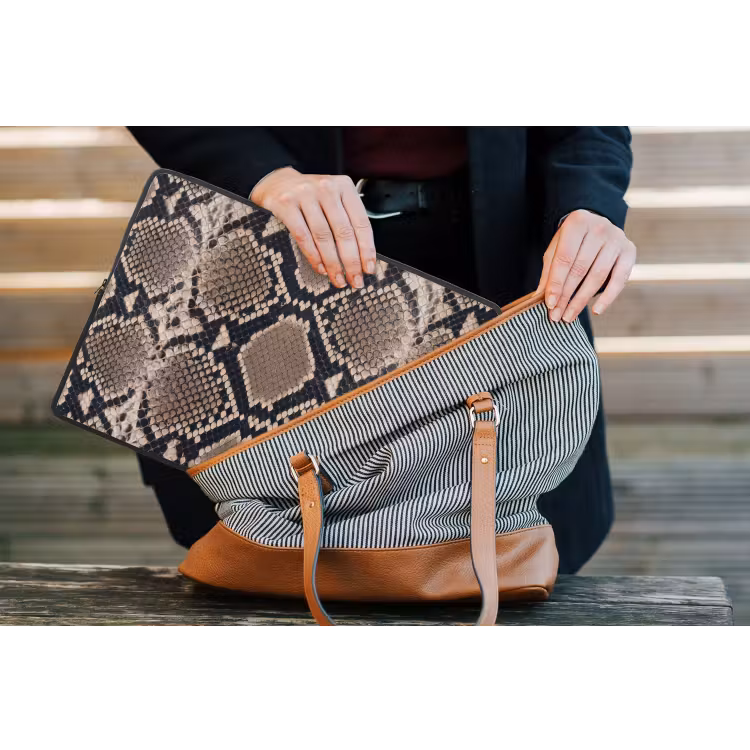 Slangenprint - Python - Bruin laptophoes neopreen klein -tas