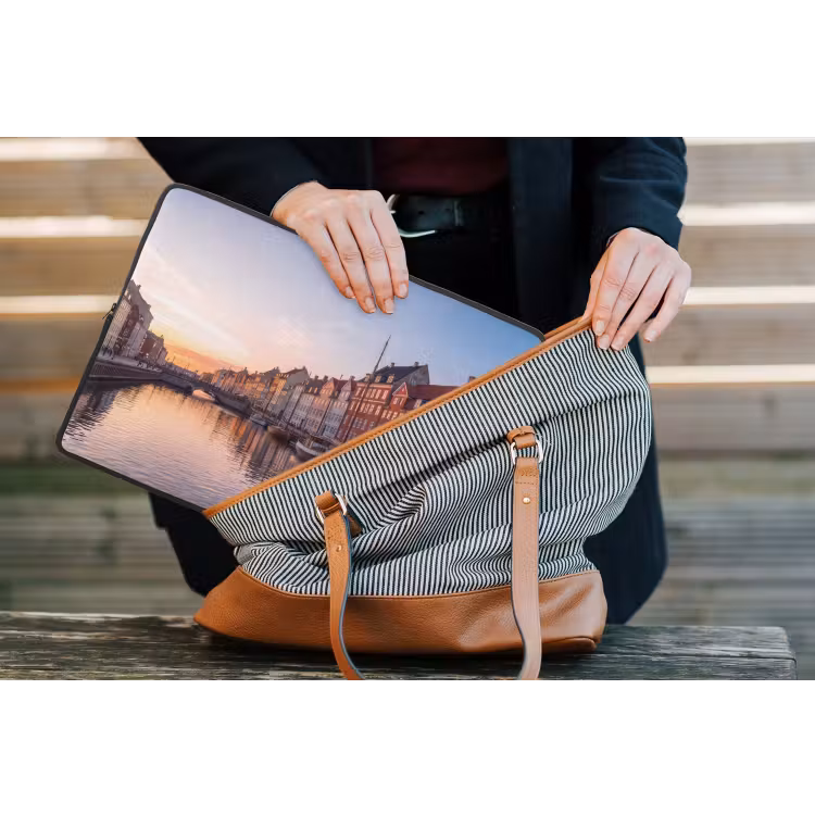 Stad - Gracht - Zonsondergang - Klassiek - Kleurrijk laptophoes neopreen klein -tas