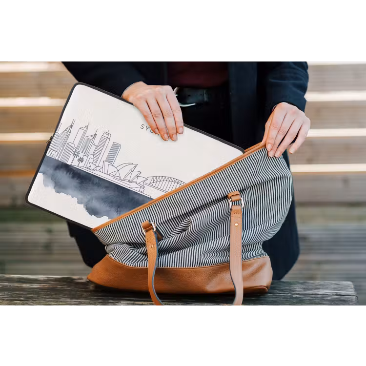 Stad - Skyline - Architectuur - Minimalistisch - Blauw laptophoes neopreen klein -tas