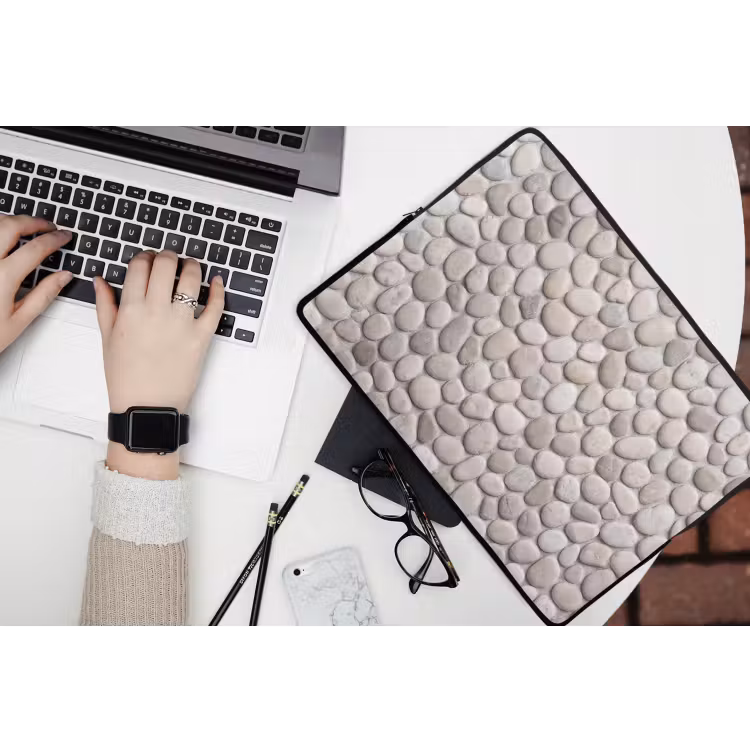 Steen - Kiezel - Natuur - Minimalistisch - Beige laptophoes neopreen klein -bureau