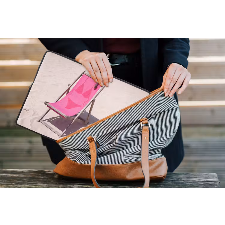 Strand - Ligstoel - Badkleding - Zomer - Roze laptophoes neopreen klein -tas