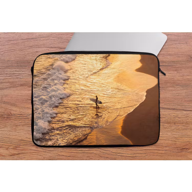 Surfer - Strand - Zonsondergang - Oceaan - Goud laptophoes neopreen klein -tafel