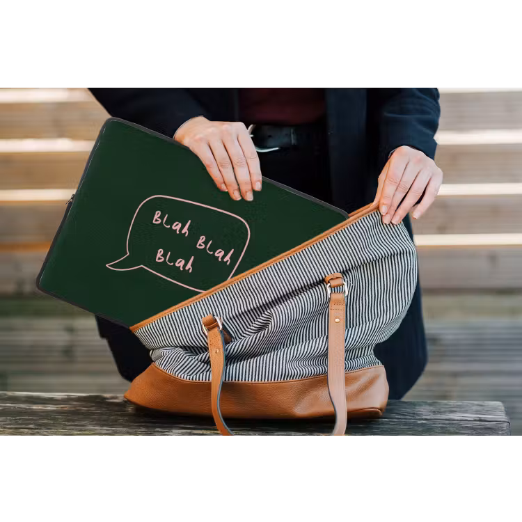 Tekstwolkje - Donkergroen - BLAH BLAH BLAH laptophoes neopreen klein -tas