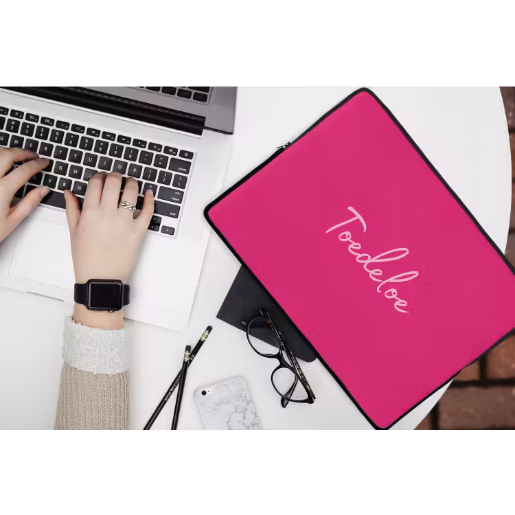 Toedeloe - Roze laptophoes neopreen klein -bureau