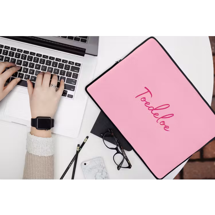 Toedeloe - Roze - Minimalistisch laptophoes neopreen klein -bureau