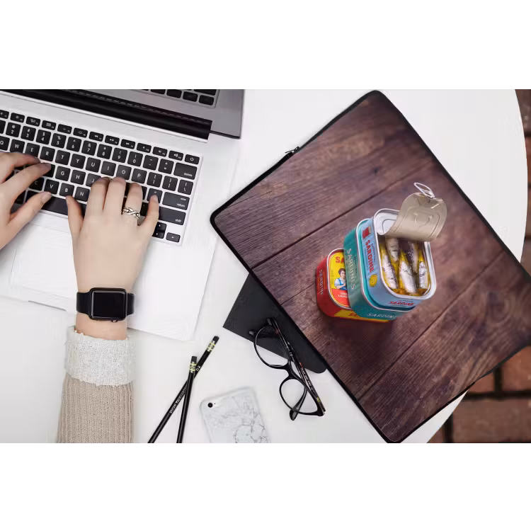 Laptophoes Vis - Blikjes - Keuken - Vis - Blikjes - Keuken laptophoes neopreen klein