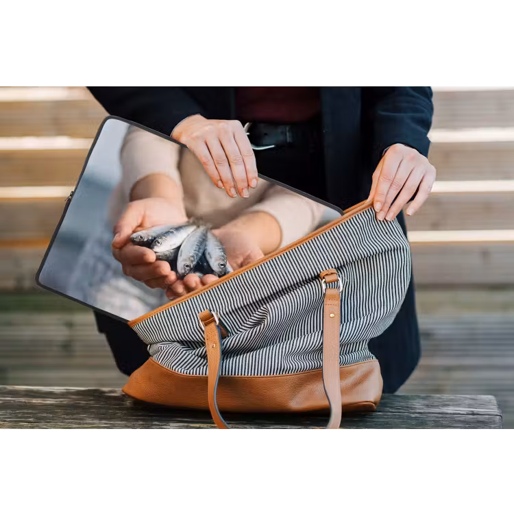 Laptophoes Vis - Handen - Natuur - Vis - Handen - Natuur laptophoes neopreen klein