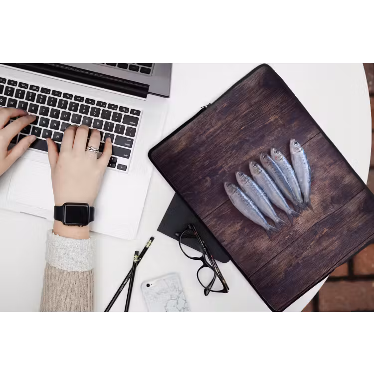 Laptophoes Vis - Hout - Eten - Vis - Hout - Eten laptophoes neopreen klein