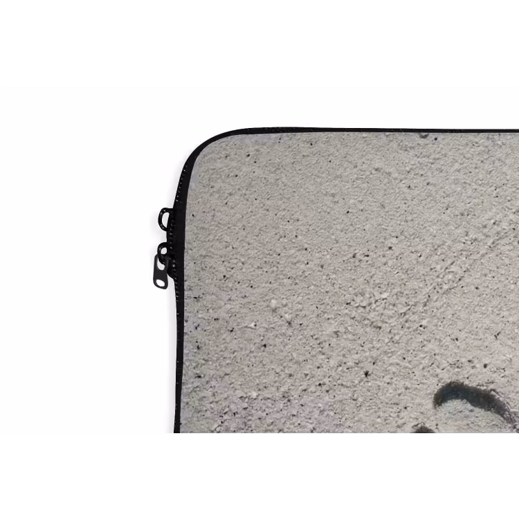 Voeten - Zand - Zee laptophoes neopreen klein -detail