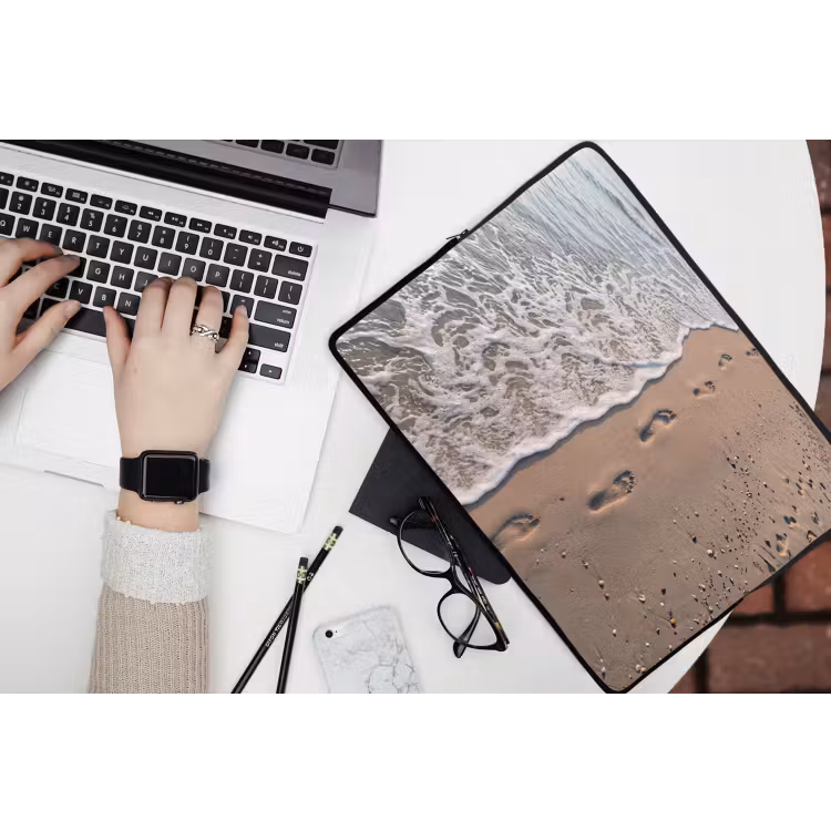 Voetstappen - Vloedlijn - Zee laptophoes neopreen klein -bureau