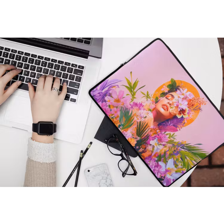 Vrouw - Abstract - Cirkel - Bloemen laptophoes neopreen klein -bureau