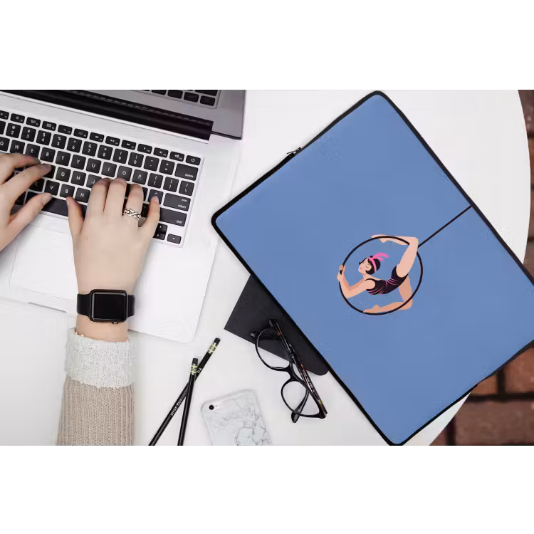 Vrouw - Aerial hoop - Art deco - Illustratie - Blauw laptophoes neopreen klein -bureau