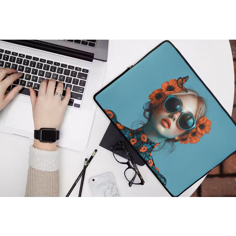 Vrouw - Blauw - Vlinder - Bloemen - Aesthetic laptophoes neopreen klein -bureau