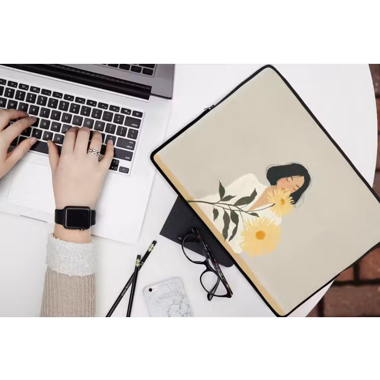Vrouw - Bloem - Geel - Minimalistisch laptophoes neopreen klein -bureau