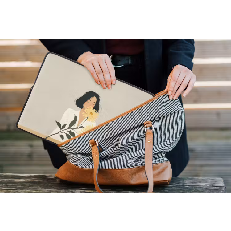 Vrouw - Bloem - Geel - Minimalistisch laptophoes neopreen klein -tas