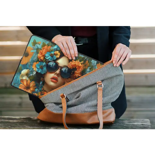 Vrouw - Bloemen - Oranje - Blauw - Modern laptophoes neopreen klein -tas