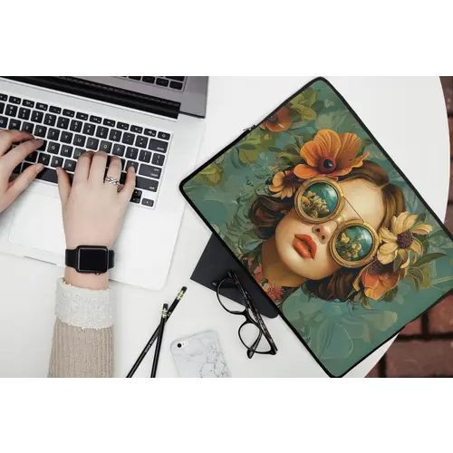 Vrouw - Bloemen - Vlinders - Natuur - Vintage laptophoes neopreen klein -bureau