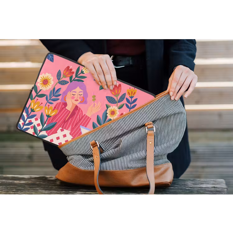 Vrouw - Cocktail - Bloemen - Modern - Roze laptophoes neopreen klein -tas