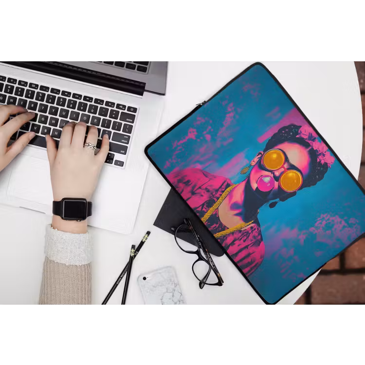 Vrouw - Kauwgom - Zonnebril - Oranje laptophoes neopreen klein -bureau
