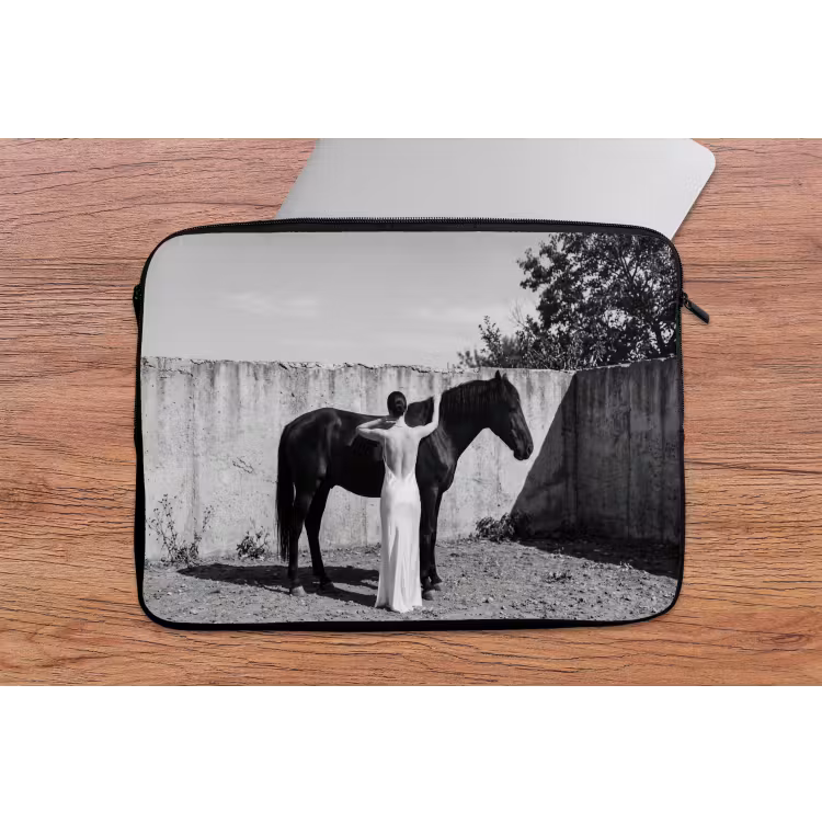 Vrouw - Paard - Artistiek laptophoes neopreen klein -tafel
