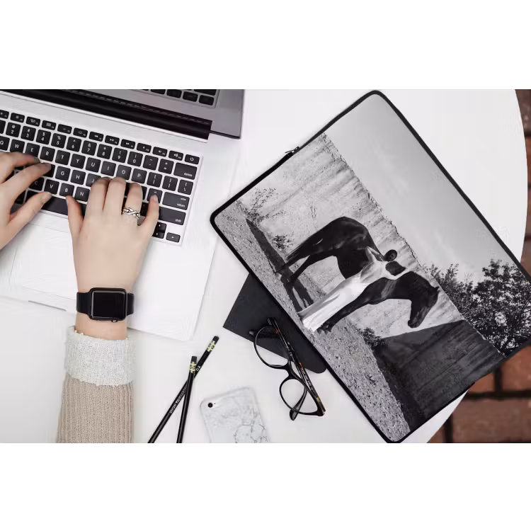 Vrouw - Paard - Artistiek laptophoes neopreen klein -bureau