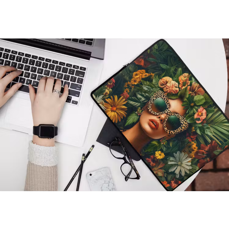 Vrouw - Panterprint - Jungle - Natuur - Luxe laptophoes neopreen klein -bureau