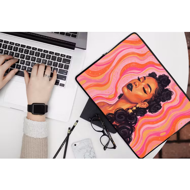 Vrouw - Portret - Abstract - Kleurrijk - Roze laptophoes neopreen klein -bureau