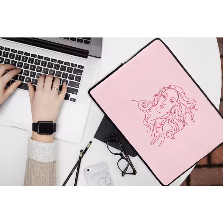Vrouw - Portret - Klassiek - Line-art - Roze laptophoes neopreen klein -bureau