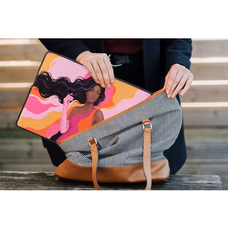 Vrouw - Portret - Kleurrijk - Modern - Kunst laptophoes neopreen klein -tas