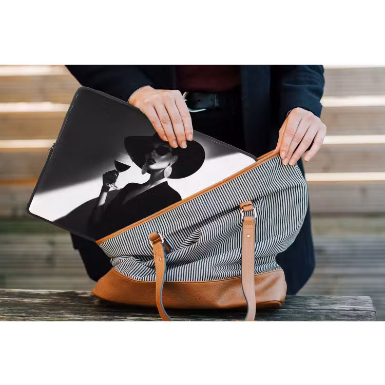 Vrouw - Wijn - Chic laptophoes neopreen klein -tas