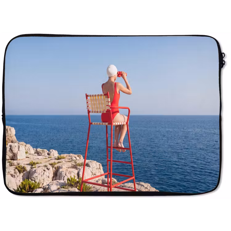 Vrouw - Zee - Kust - Verrekijker - Rood laptophoes neopreen klein -zkaufland3dotto