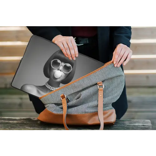 Vrouw - Zwart Wit - Ketting - Zonnebril laptophoes neopreen klein -tas