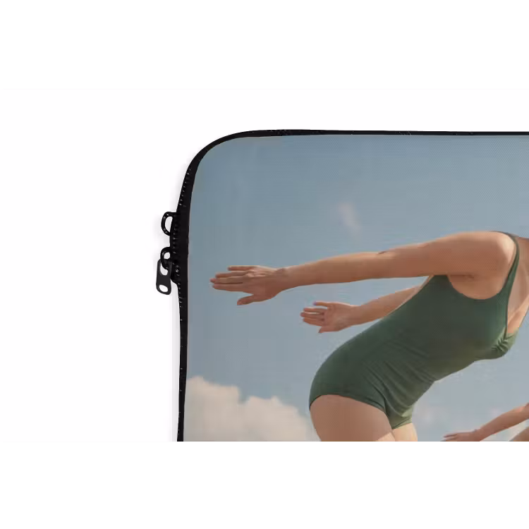 Laptophoes Vrouwen - Duikhouding - Wolken - Vrouwen - Duikhouding - Wolken laptophoes neopreen klein