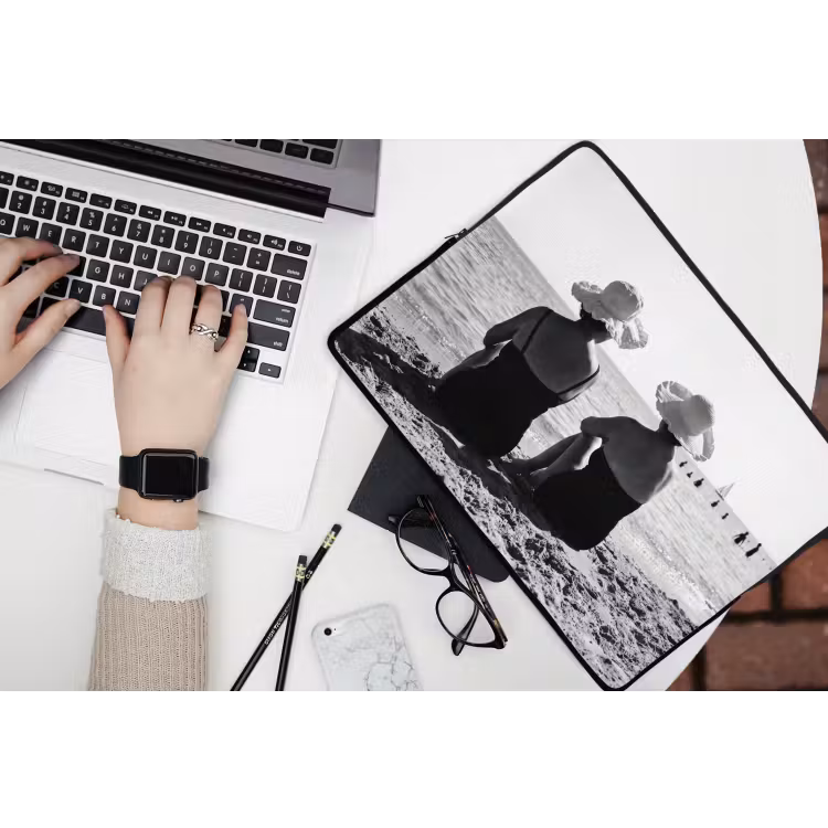 Vrouwen - Zonnehoed - Strand - Zwart - Wit laptophoes neopreen klein -bureau