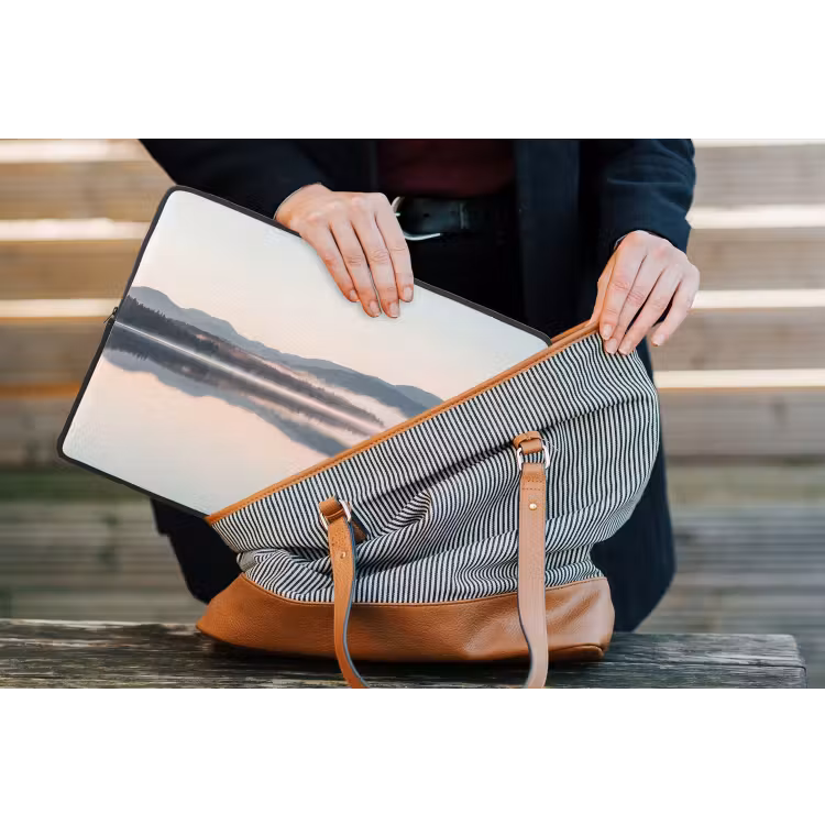 Water - Bomen - Mistlaag laptophoes neopreen klein -tas