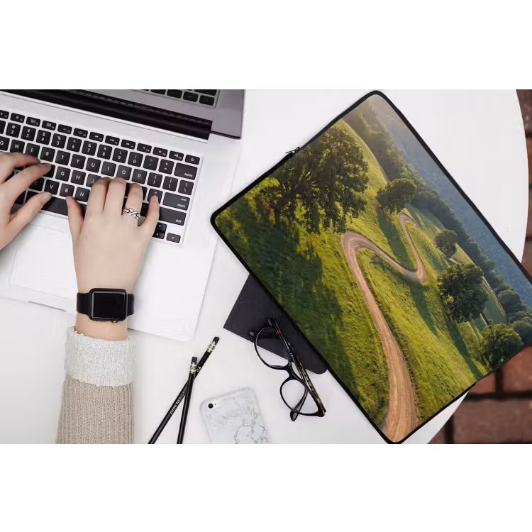 Weg - Weide - Natuur - Groen laptophoes neopreen klein -bureau