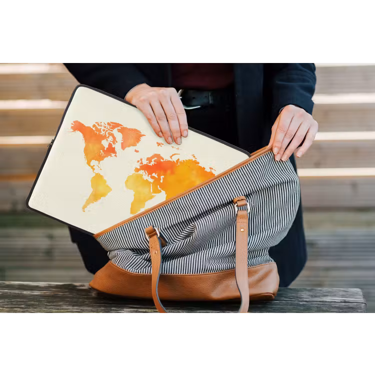Wereldkaart - Oranje - Kleurrijk laptophoes neopreen klein -tas