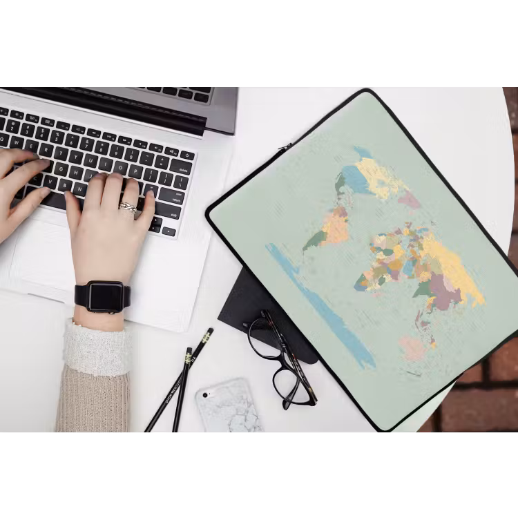 Wereldkaart - Realistisch - Kaart laptophoes neopreen klein -bureau