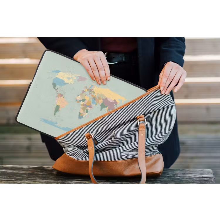 Wereldkaart - Realistisch - Kaart laptophoes neopreen klein -tas